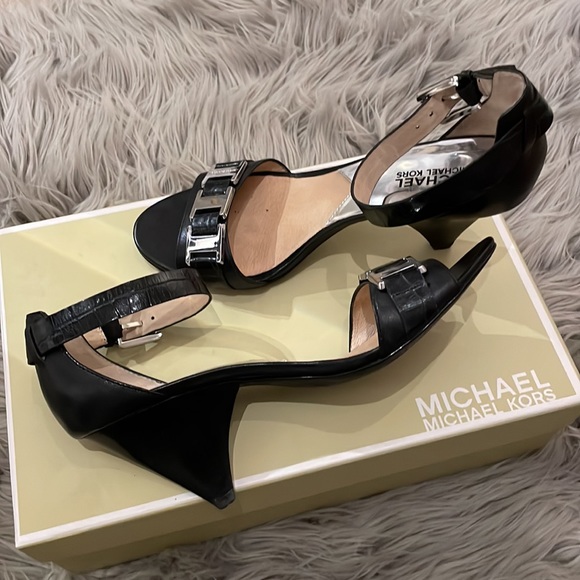 Michael Korss Greta Sandal - Picture 2 of 6